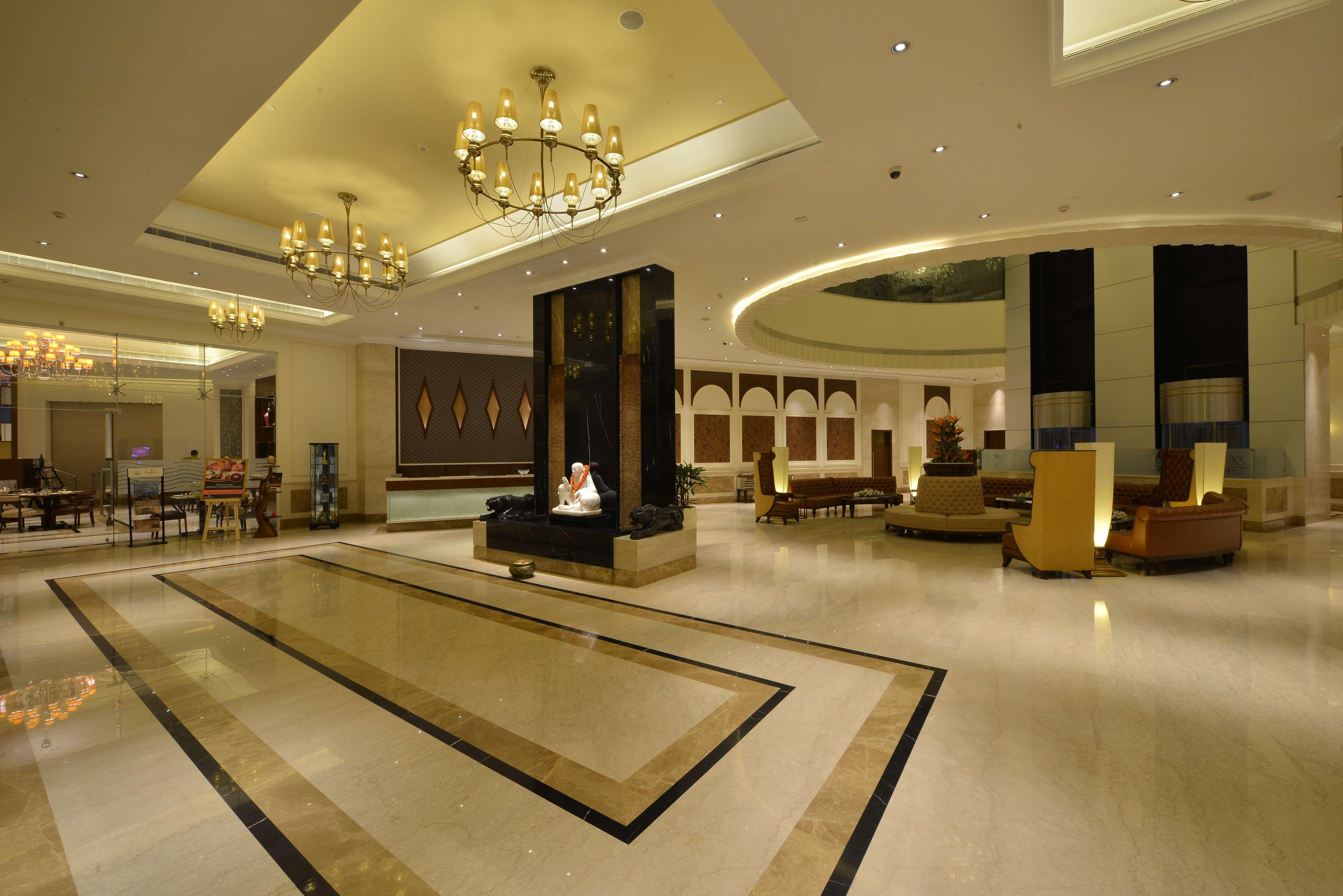 Hotel Ramada Plaza Chennai Exterior foto The lobby of the Taj Bengal