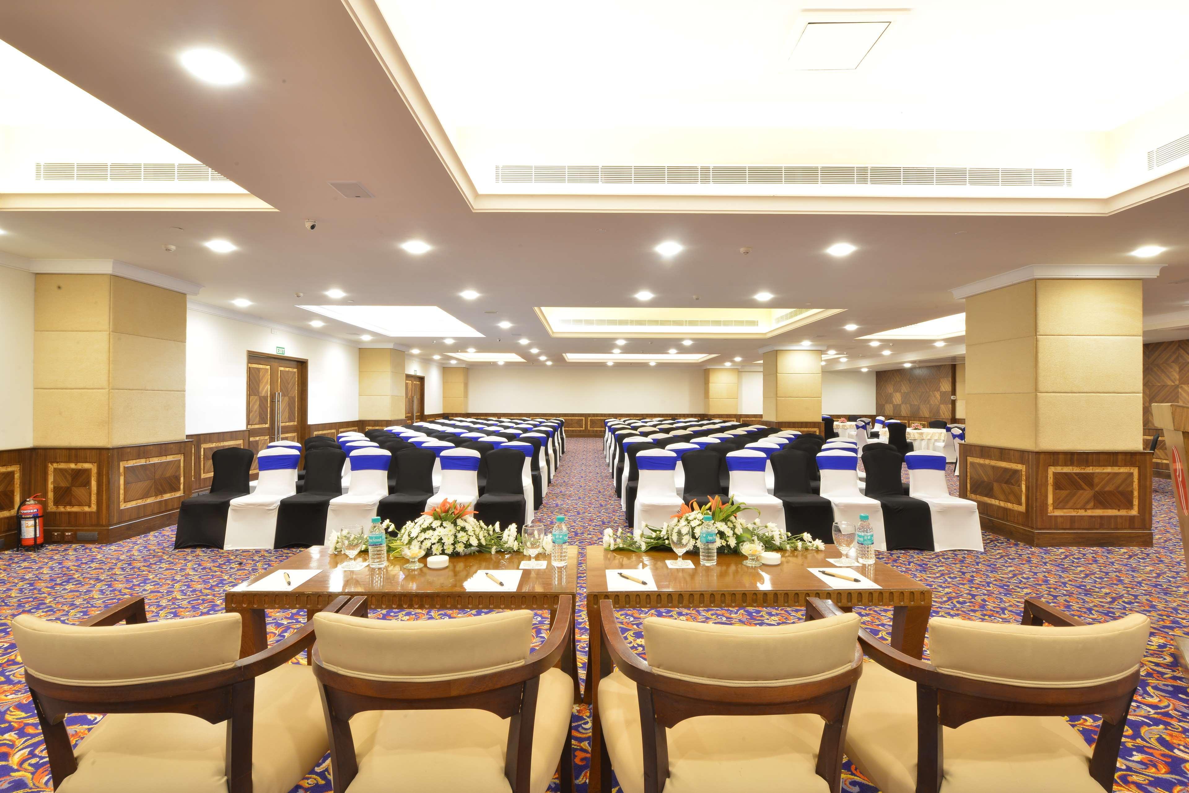 Hotel Ramada Plaza Chennai Exterior foto The Royal