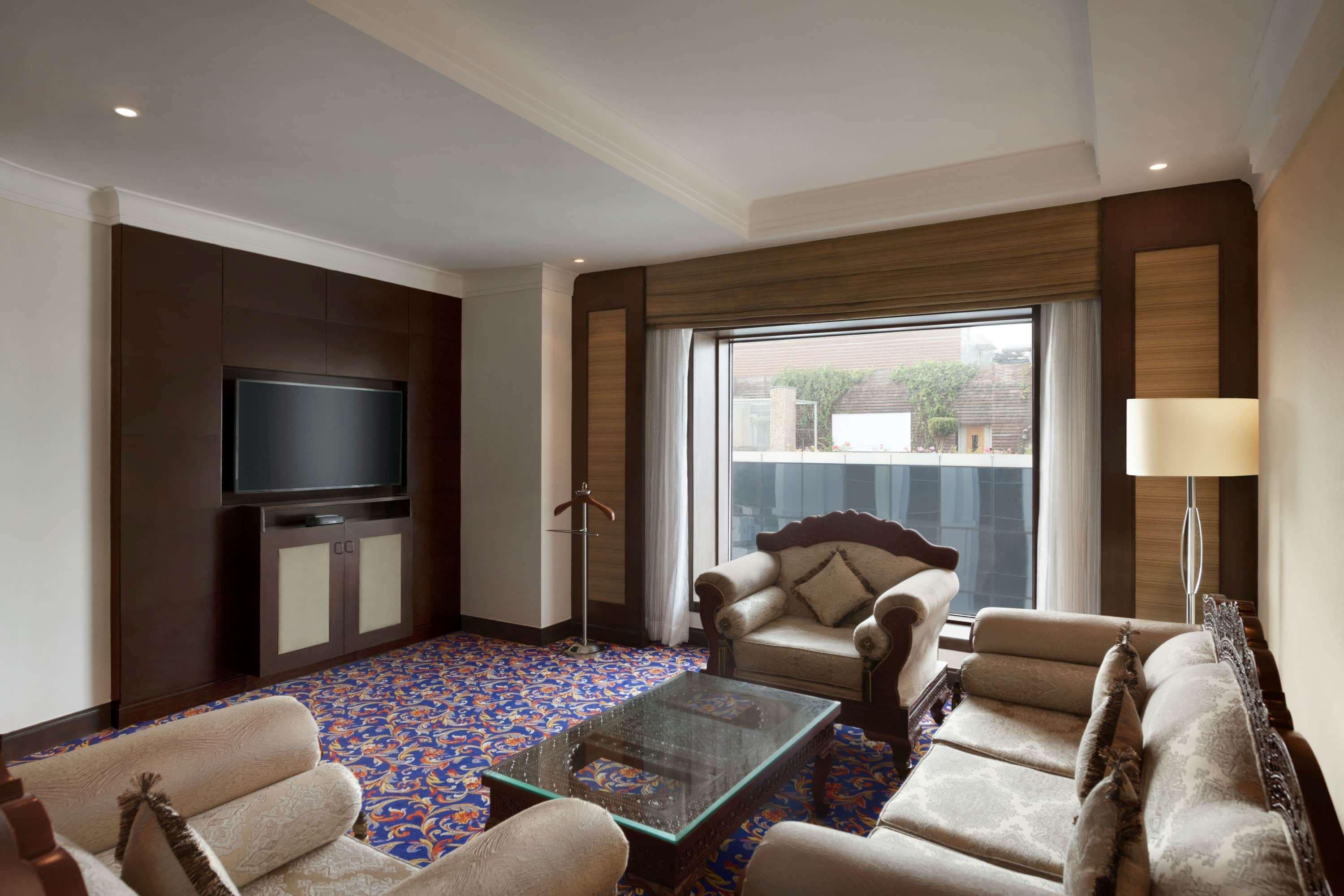 Hotel Ramada Plaza Chennai Exterior foto Living room