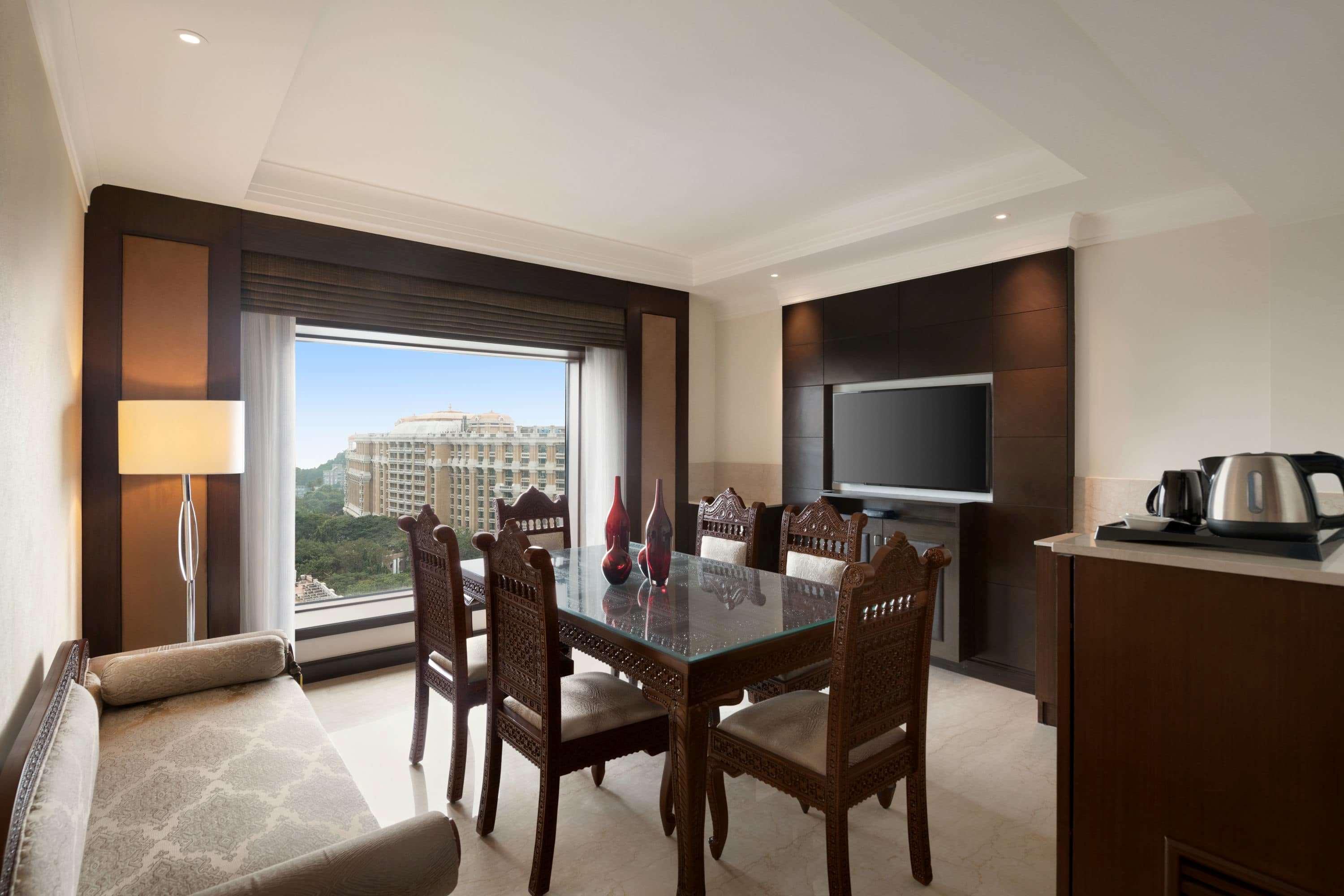 Hotel Ramada Plaza Chennai Exterior foto A suite at the Taj Bengal