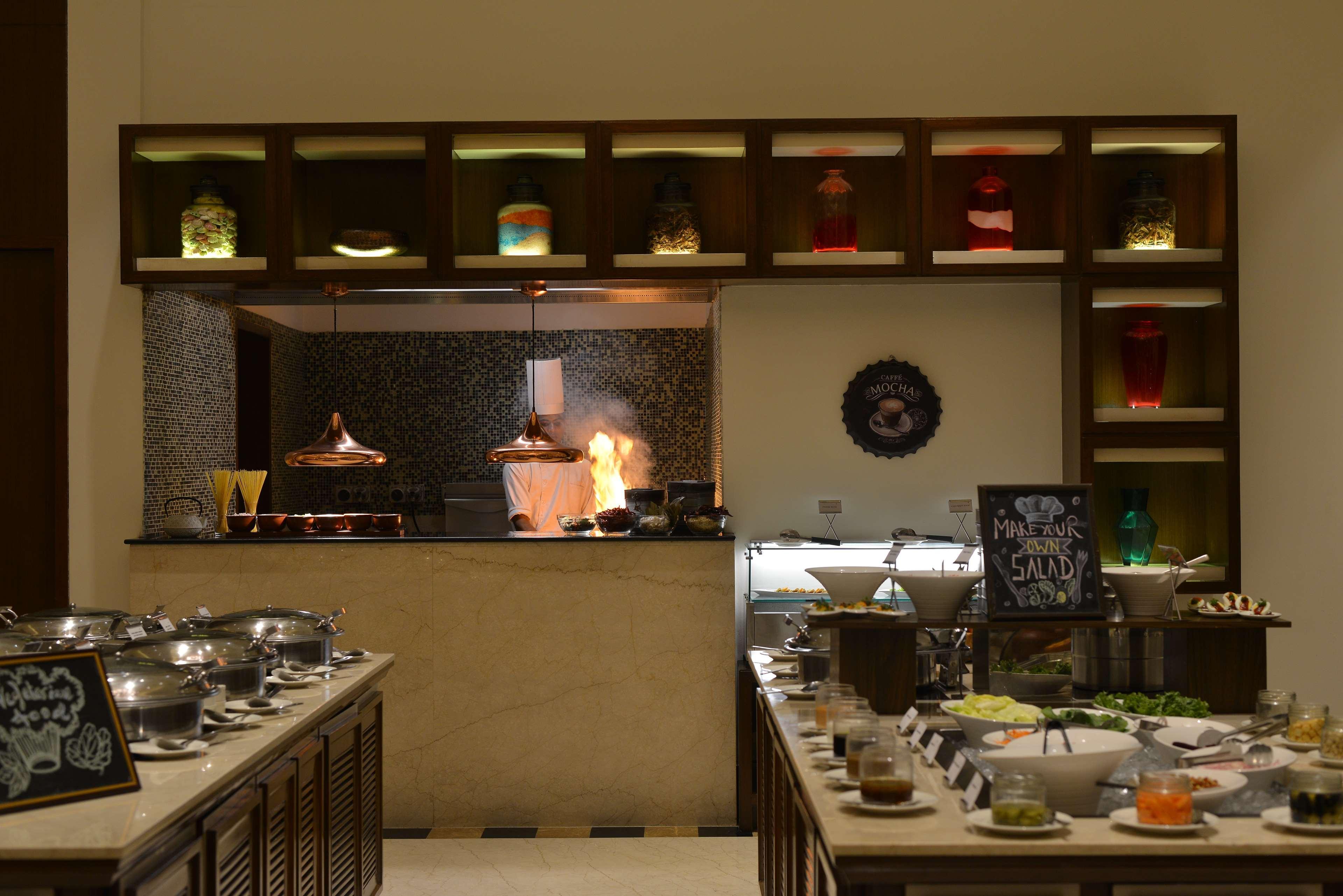 Hotel Ramada Plaza Chennai Exterior foto A live kitchen at a hotel