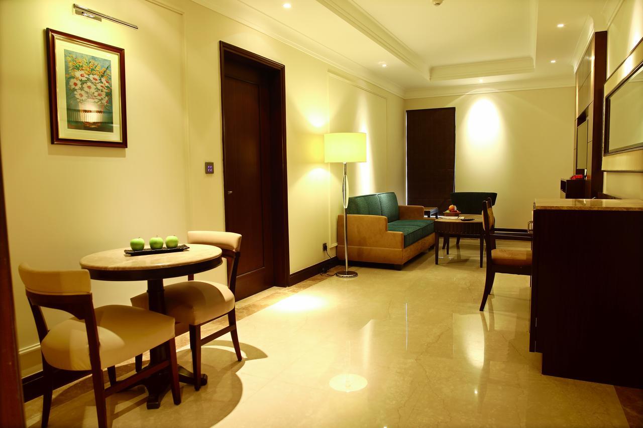 Hotel Ramada Plaza Chennai Exterior foto A suite at the Taj Mahal Palace, Mumbai
