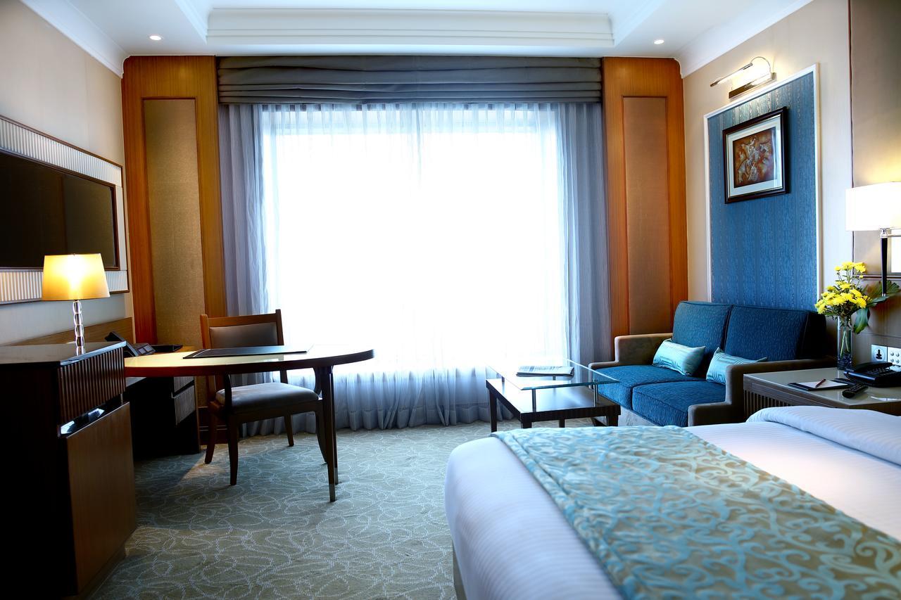 Hotel Ramada Plaza Chennai Exterior foto