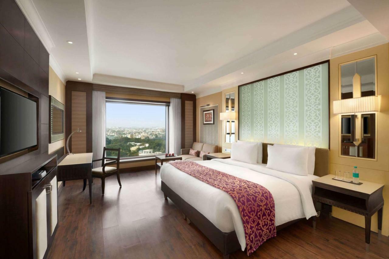 Hotel Ramada Plaza Chennai Exterior foto A room at the Taj Bengal