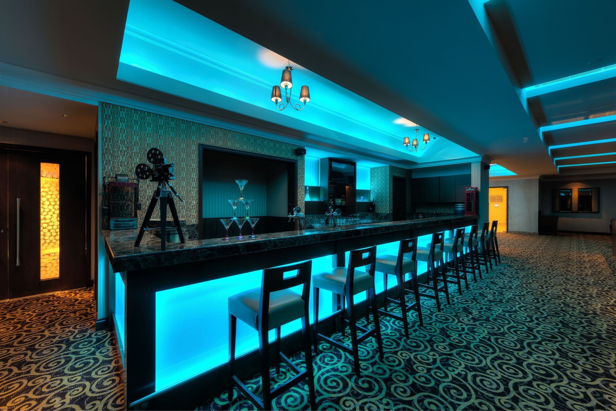 Hotel Ramada Plaza Chennai Exterior foto The bar at the 101 lounge