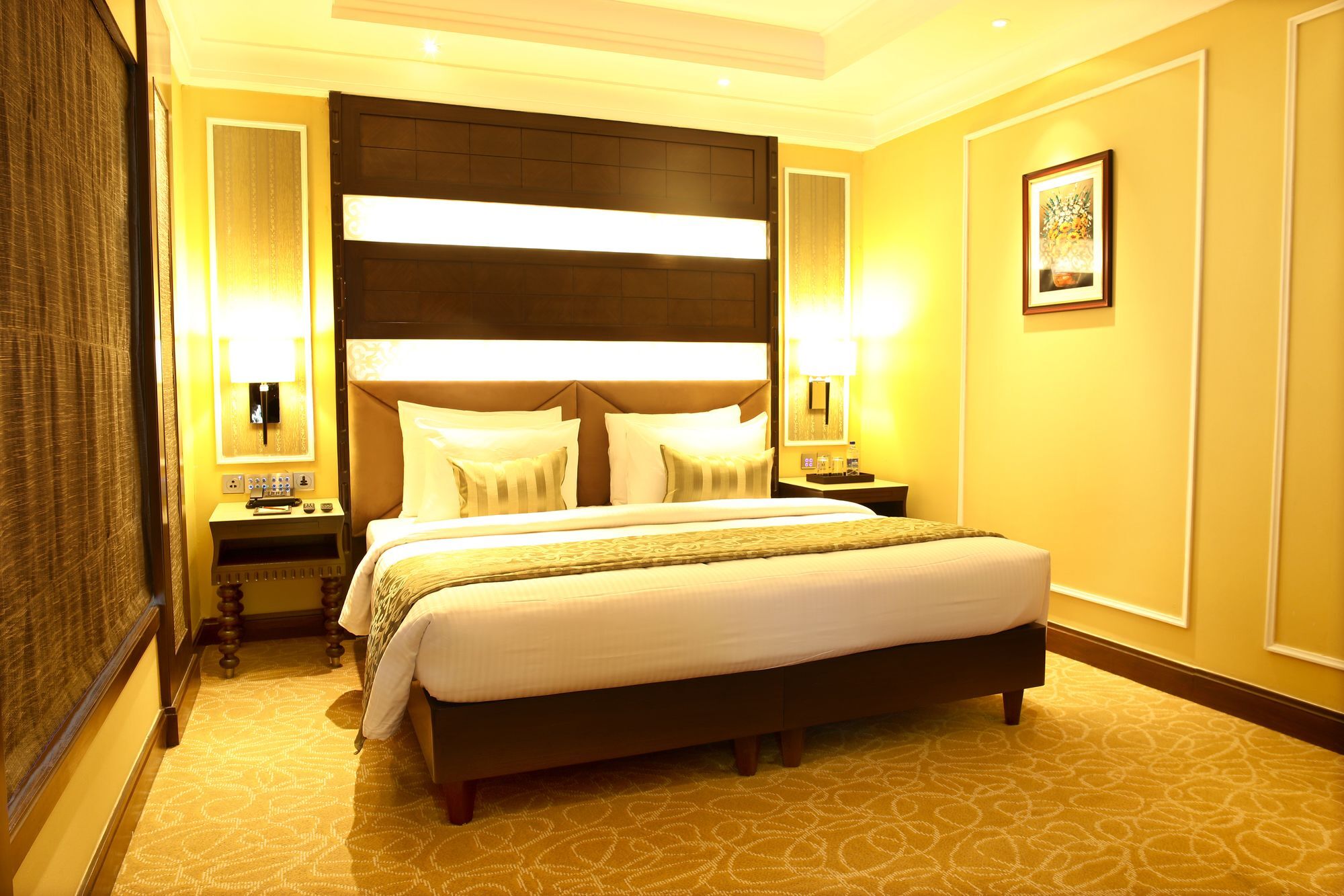 Hotel Ramada Plaza Chennai Exterior foto A bedroom at the Taj Bengal