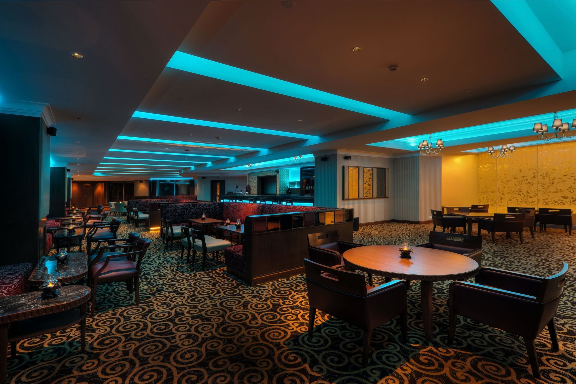 Hotel Ramada Plaza Chennai Exterior foto The interior of the hotel